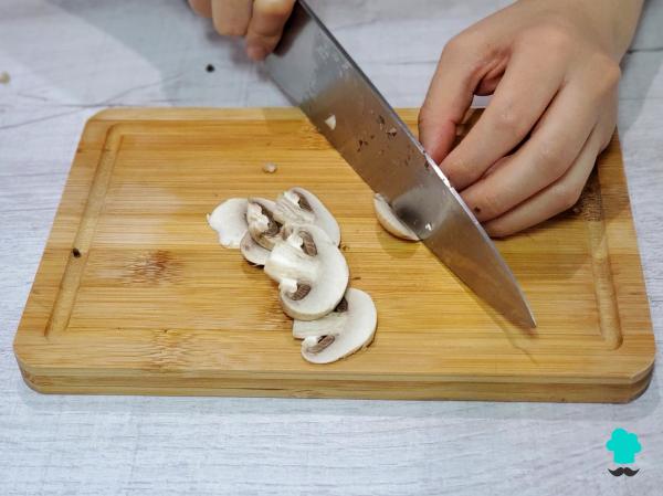 Receta de Setas al ajillo con jamón: el plato fácil y rápido que triunfa cada otoño - Paso 1