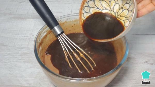 Receta de El bizcocho de café y chocolate más fácil, esponjoso y delicioso para disfrutar en cualquier momento - Paso 3