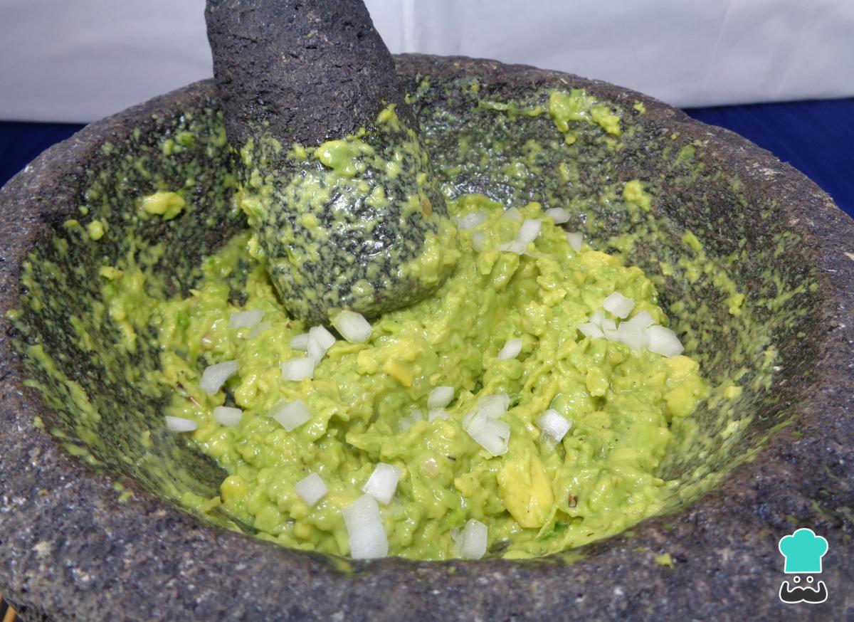 Receta de Guacamole con leche y limón