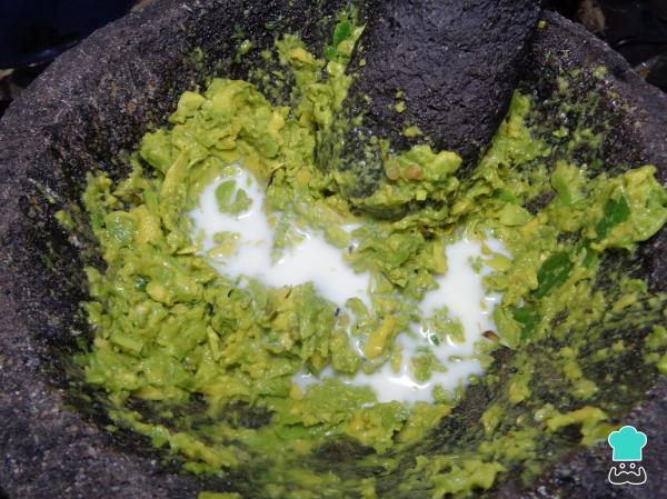 Receta de Guacamole con leche y limón - Paso 4