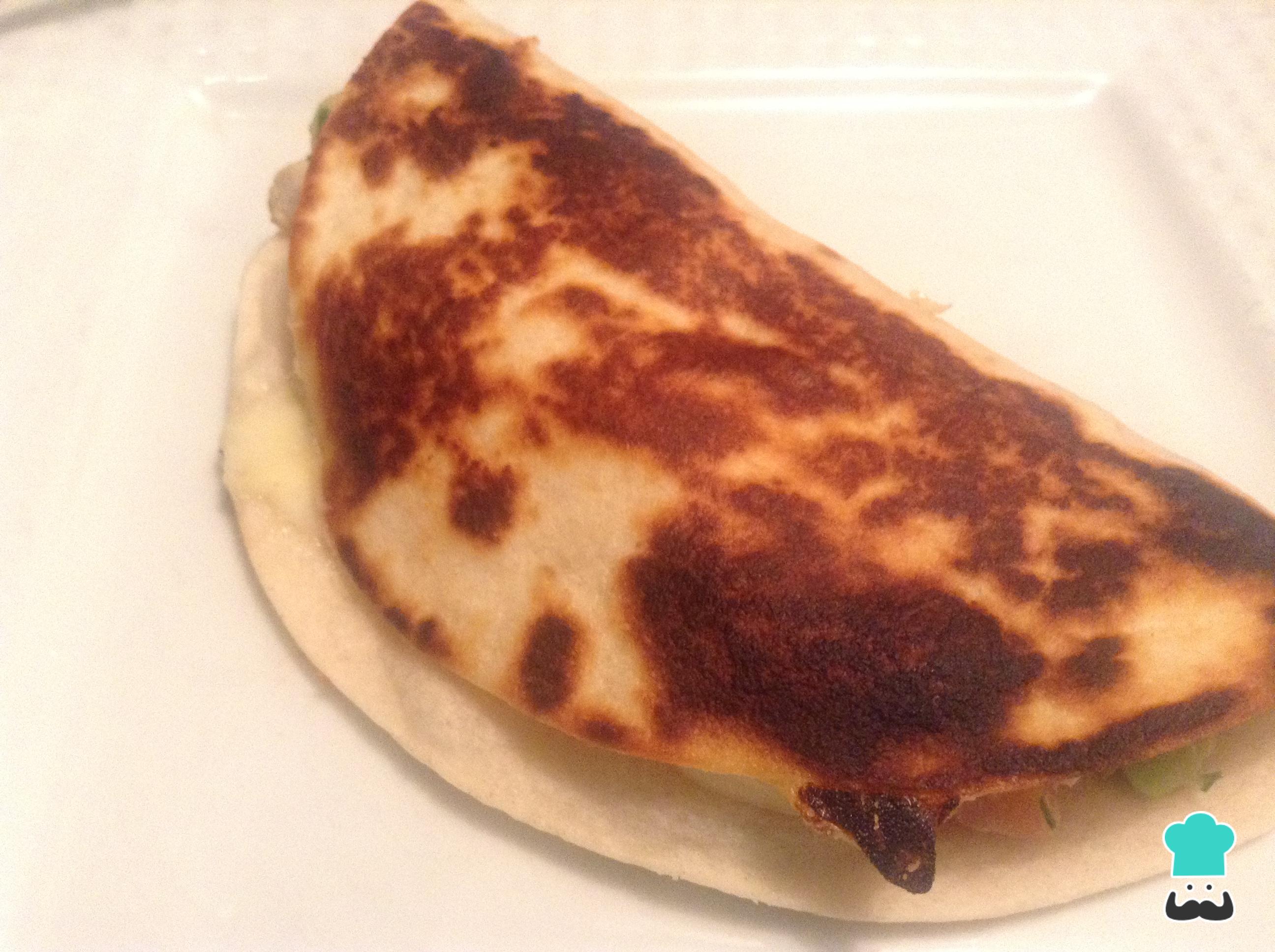 Quesadillas de pollo y queso mozzarella Fácil