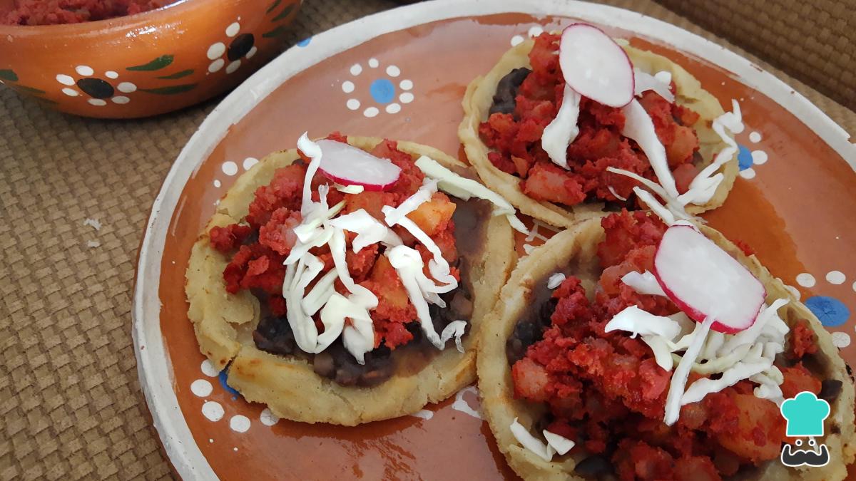 Receta de Sopes de papa con chorizo