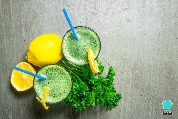 Jugos para el mal aliento estomacal - Jugo de limón, perejil y bicarbonato