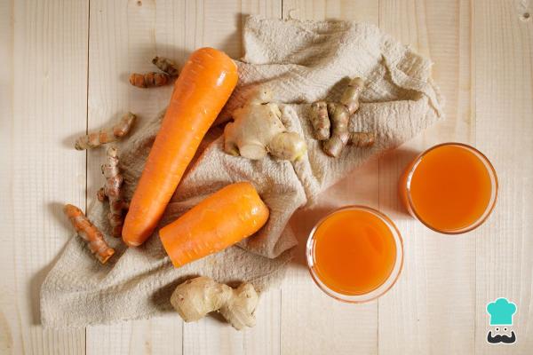 Jugos para el mal aliento estomacal - Jugo de zanahoria, limón y cúrcuma