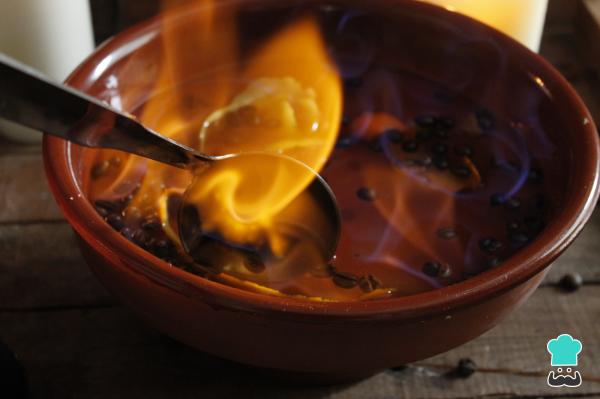 Queimada gallega y conjuro - Paso 5