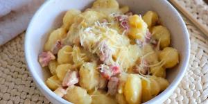 Receta de Ñoquis a la carbonara, el plato italiano que siempre sale bien