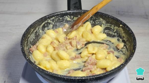 Receta de Ñoquis a la carbonara, el plato italiano que siempre sale bien - Paso 8