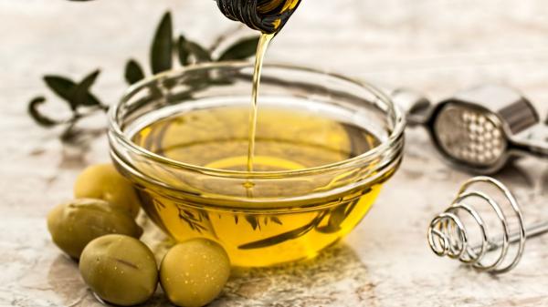 Científicos españoles lo confirman: este es el mejor aceite de oliva para cuidar el cerebro y el intestino - Virgen extra vs refinado: una diferencia que importa (y mucho)
