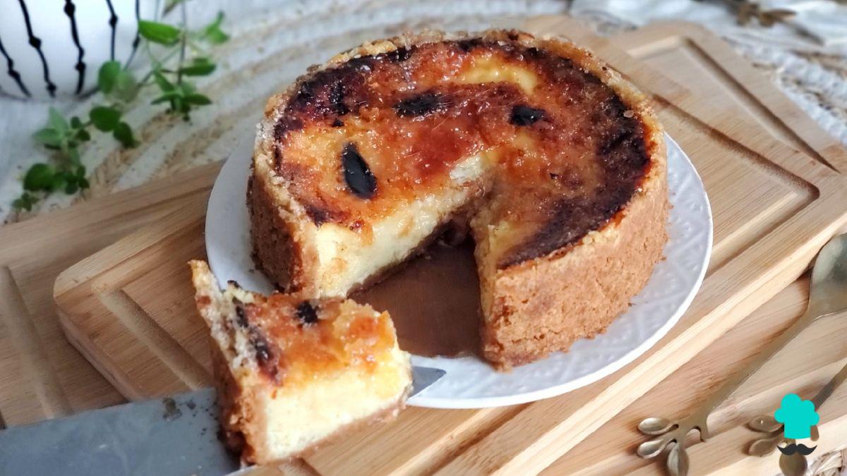 Receta de Cheesecake brûlée: el postre que combina la cremosidad de la tarta de queso con una crujiente capa de caramelo