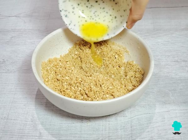 Receta de Cheesecake brûlée: el postre que combina la cremosidad de la tarta de queso con una crujiente capa de caramelo - Paso 2