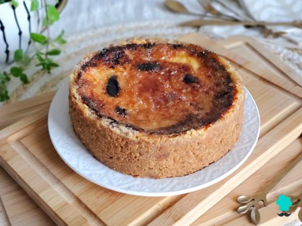Receta de Cheesecake brûlée: el postre que combina la cremosidad de la tarta de queso con una crujiente capa de caramelo - Paso 8