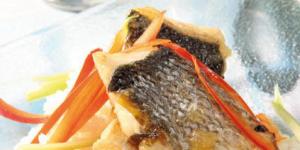 Receta de LUBINA ASADA CON LOMO DE SAJONIA