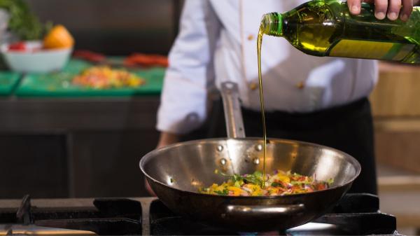 José Andrés, chef: “Para que la crema de calabaza quede cremosa, no uses nata, mejor emulsiona las verduras con aceite de oliva” - José Andrés prescinde de la nata y la leche: así consigue una crema de calabaza muy cremosa