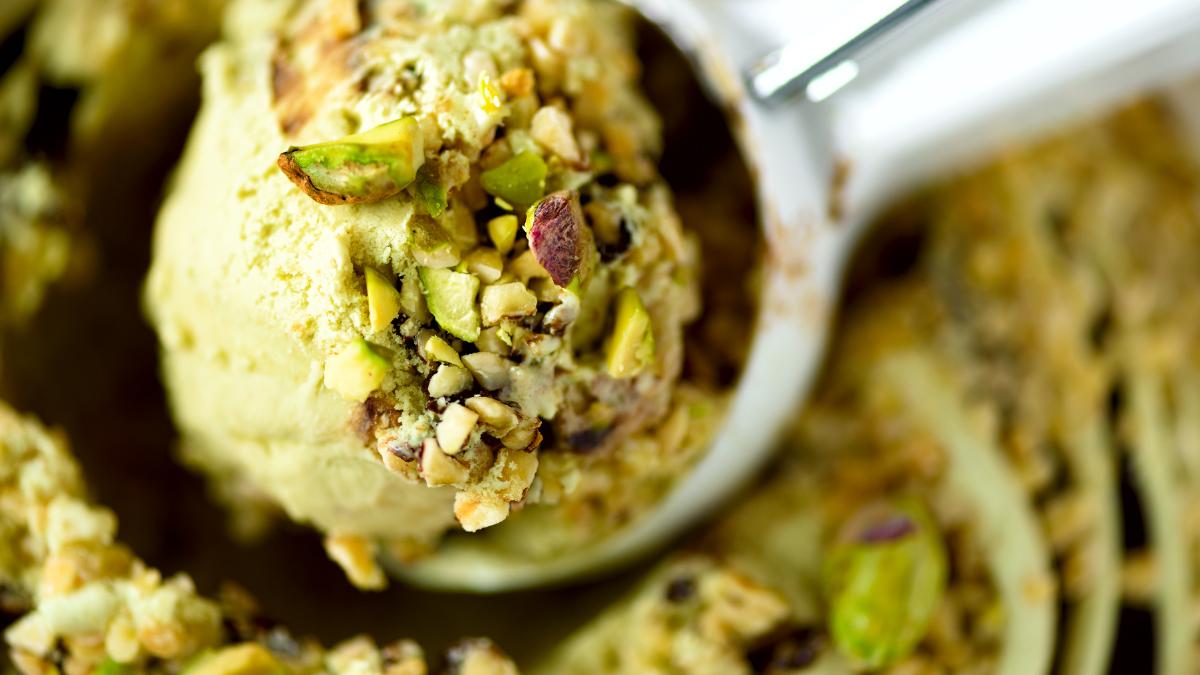 El helado de pistacho más fácil que puedes hacer en casa (y es saludable)