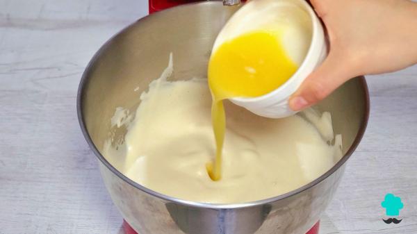 Receta de Bizcocho de fresa y yogur: el truco para un marmolado perfecto y una cobertura irresistible - Paso 5