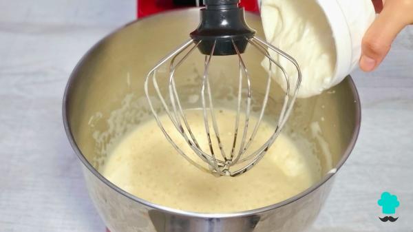 Receta de Bizcocho de fresa y yogur: el truco para un marmolado perfecto y una cobertura irresistible - Paso 6