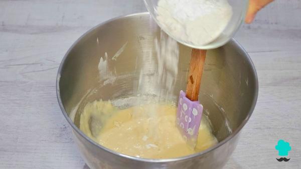 Receta de Bizcocho de fresa y yogur: el truco para un marmolado perfecto y una cobertura irresistible - Paso 7