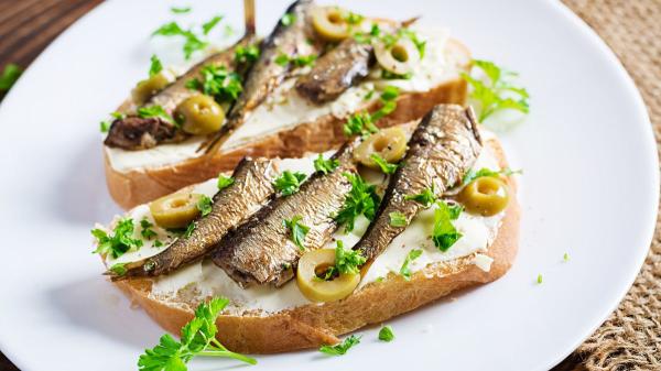 Los expertos coinciden: “Comer sardinas en lata 2 o 3 veces a la semana es lo mejor que puedes hacer por tu cerebro y corazón” - Ideas de cenas saludables y rápidas con sardinas en lata