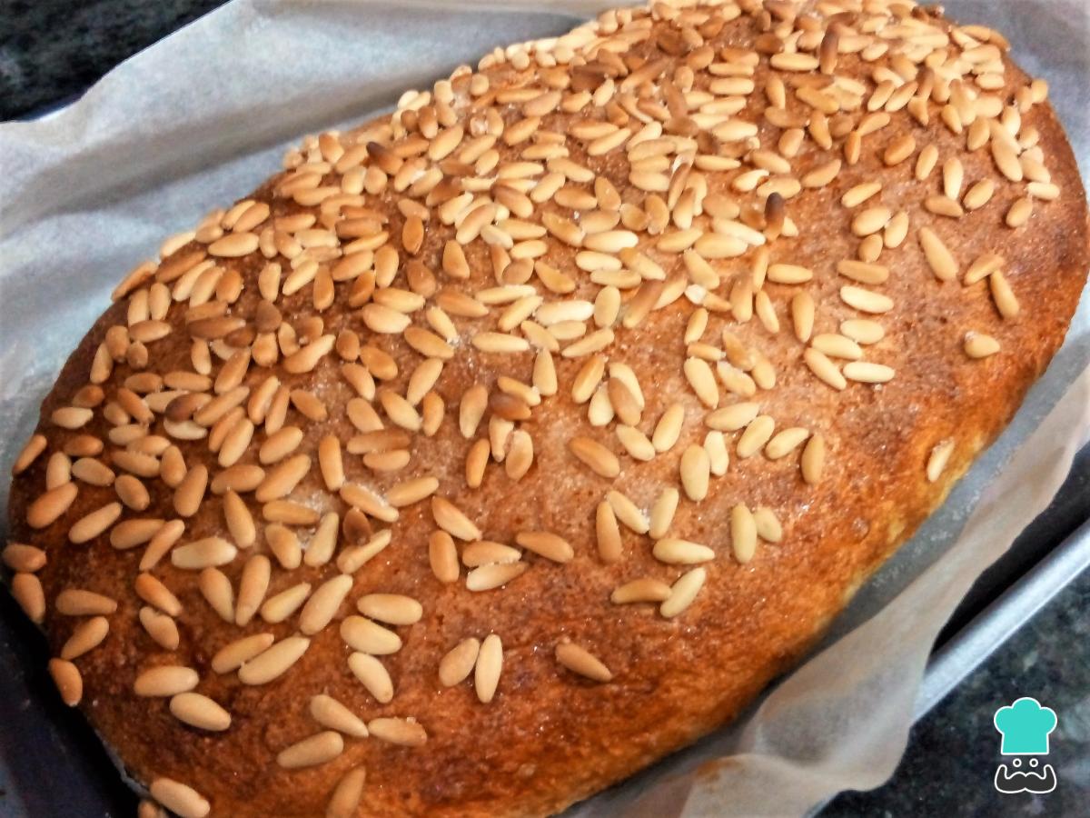 Receta de Coca de piñones