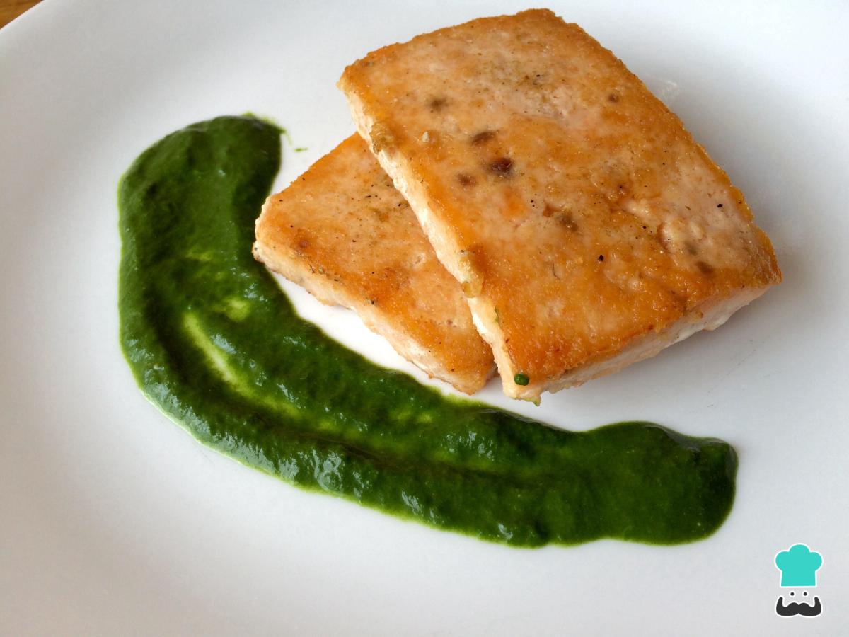 Receta de Salmón con salsa de espinacas