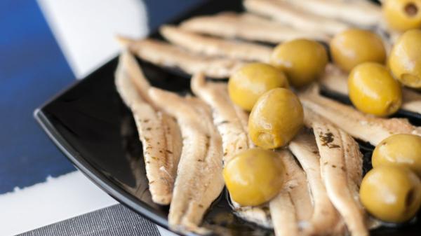 Ángel León, chef del mar: “Para unos boquerones en vinagre perfectos, la clave es desangrar bien el pescado y usar el peor vinagre del supermercado” - Un plato humilde convertido en icono de la cocina española