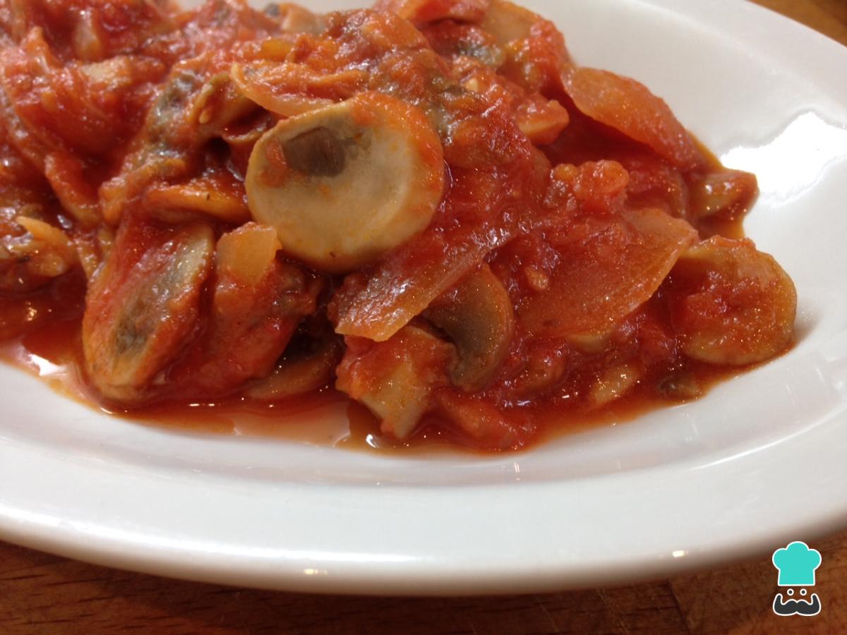Receta de Champiñones en salsa de tomate