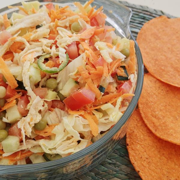 Ensalada de pollo deshebrado - Receta MEXICANA