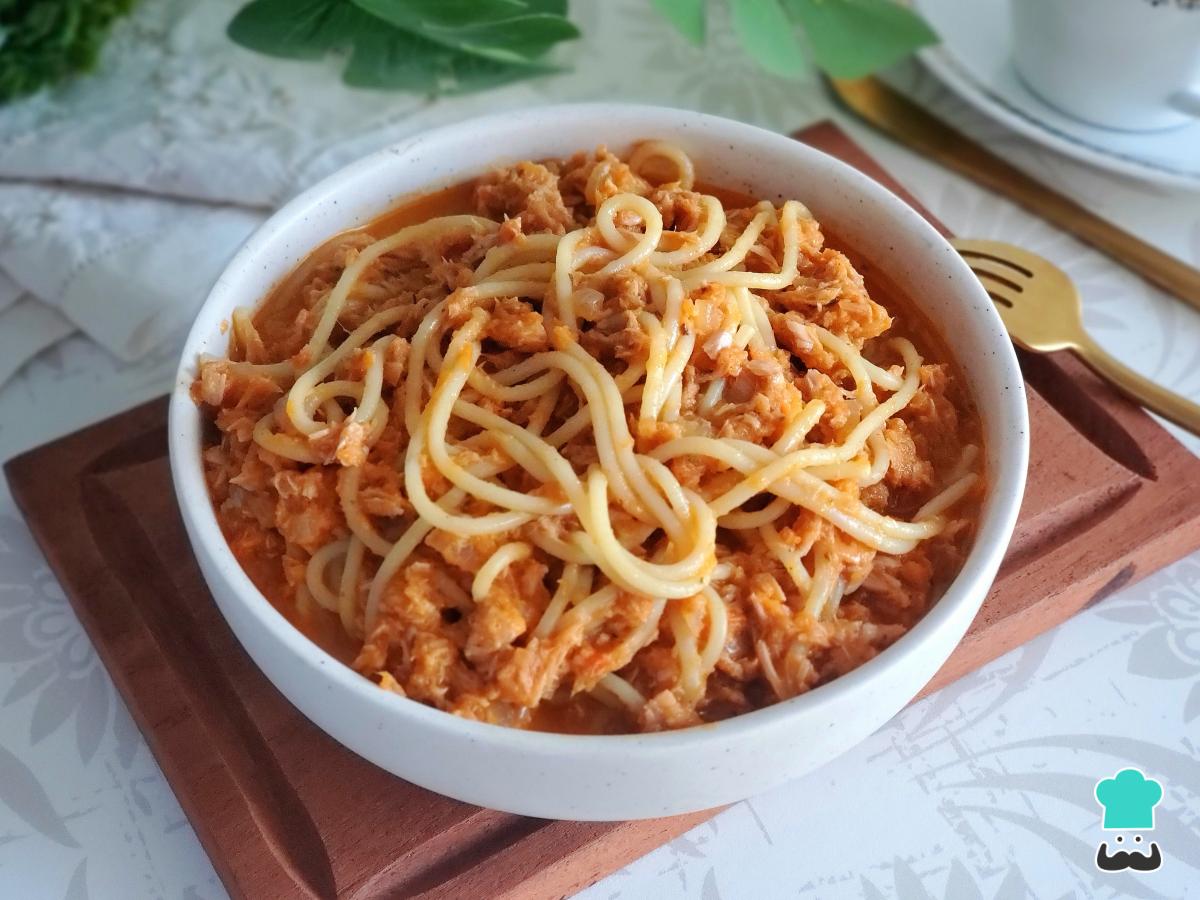 Receta de Tallarines rojos con atún