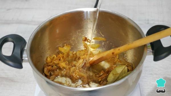 Receta de Sopa de cebolla de la abuela, el plato humilde que nunca falla en la mesa - Paso 4