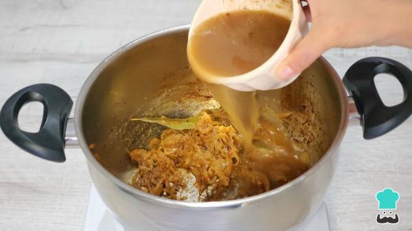 Receta de Sopa de cebolla de la abuela, el plato humilde que nunca falla en la mesa - Paso 6