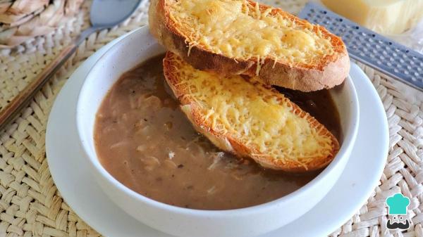 Receta de Sopa de cebolla de la abuela, el plato humilde que nunca falla en la mesa - Paso 8