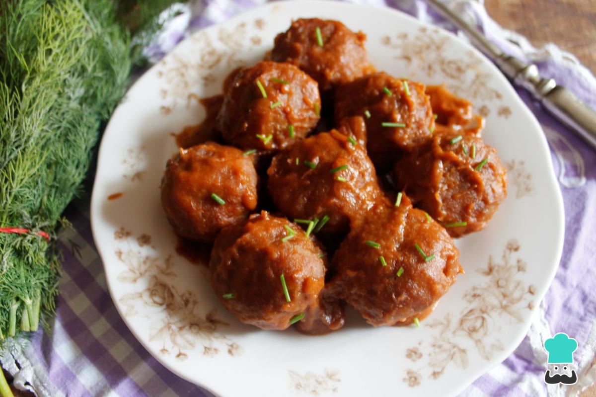 Receta de Albóndigas en salsa española