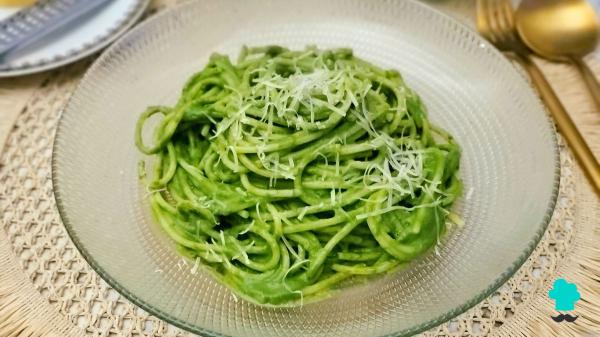 Receta de Espaguetis al pesto: el truco que usan en Italia para que queden cremosos - Paso 8