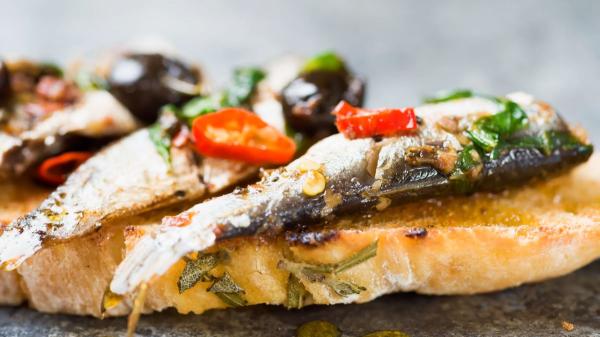 Sardinas, sardinillas y ‘xoubas’: en qué se diferencian, cuánto conviene comer y cómo sacarles partido en la cocina - Cuántas veces conviene comer sardinas a la semana