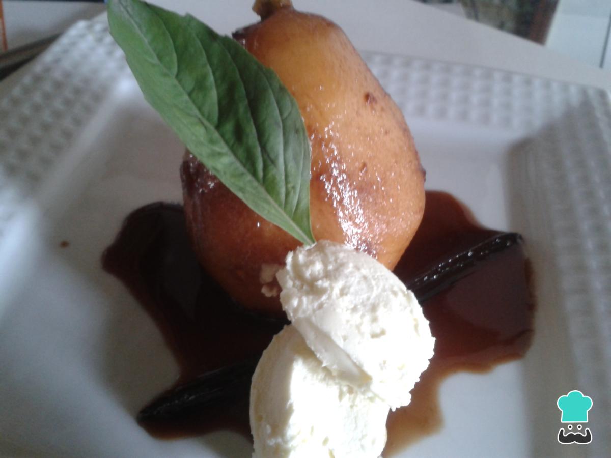 Receta de Peras al vino con crema de queso