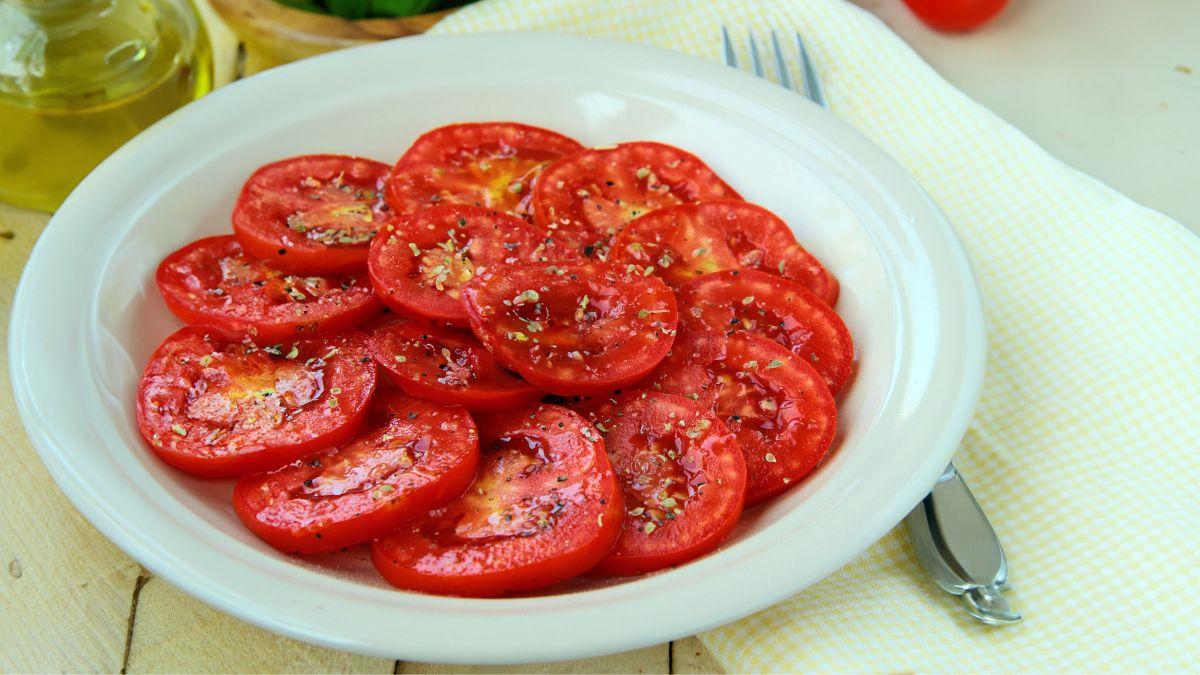 Los chefs españoles coinciden: “Para que los tomates tengan más sabor, espera entre 5 y 10 minutos después de aliñarlos con aceite y sal”