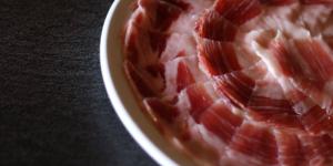 Comprar jamón ibérico online: La tendencia gastronómica que gana terreno en España