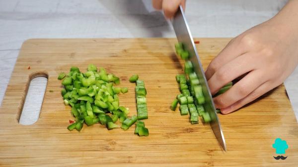 Receta de Pisto manchego con huevo frito: el guiso con verduras de la huerta más fácil y sabroso - Paso 1