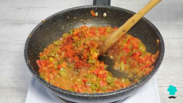 Receta de Pisto manchego con huevo frito: el guiso con verduras de la huerta más fácil y sabroso - Paso 4
