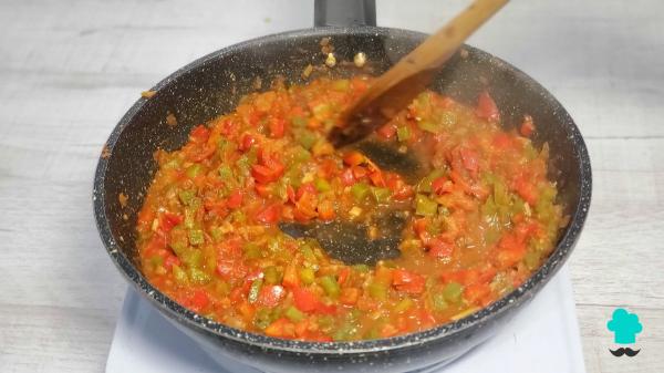 Receta de Pisto manchego con huevo frito: el guiso con verduras de la huerta más fácil y sabroso - Paso 5