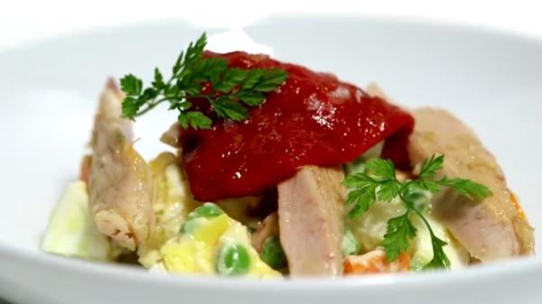 José Andrés, chef: “La mejor ensaladilla rusa se hace con mayonesa casera, ventresca de atún y pimientos del piquillo” - Así hace la ensaladilla rusa (o ucraniana) el chef asturiano José Andrés