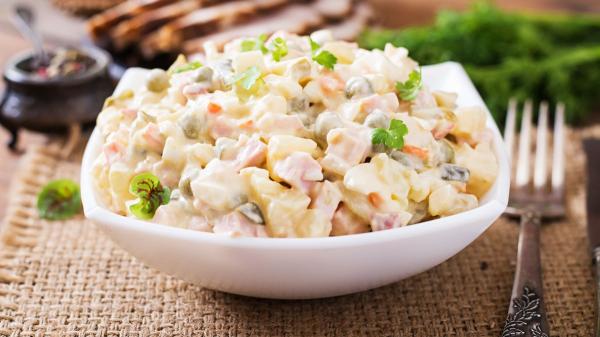 José Andrés, chef: “La mejor ensaladilla rusa se hace con mayonesa casera, ventresca de atún y pimientos del piquillo” - La ensaladilla rusa en España: cómo cambió la receta original hasta hoy