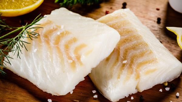 Fray Ángel, cocinero: “La empanada más elegante no lleva atún, sino bacalao confitado y el aceite del pescado se aprovecha para hacer la masa” - El sencillo truco de Fray Ángel para que el sabor del bacalao llegue también a la masa