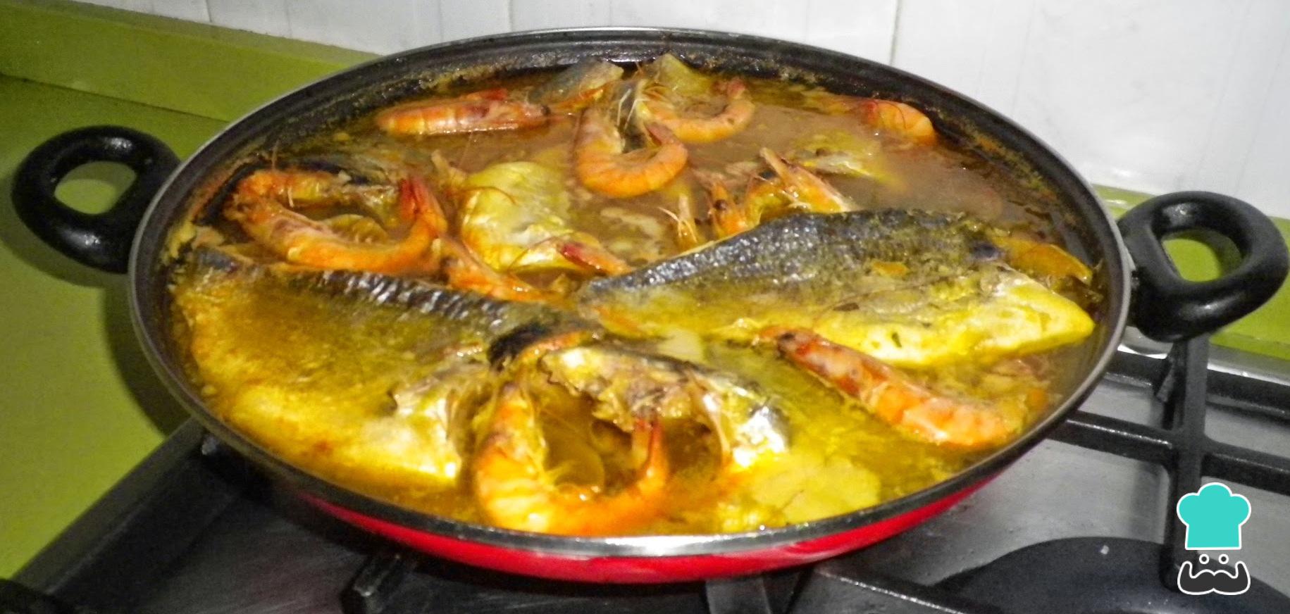 Receta de Dorada con langostinos al ajillo - Pescado