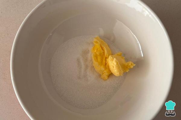 Receta de Kuchen de manzana con migas - Paso 1