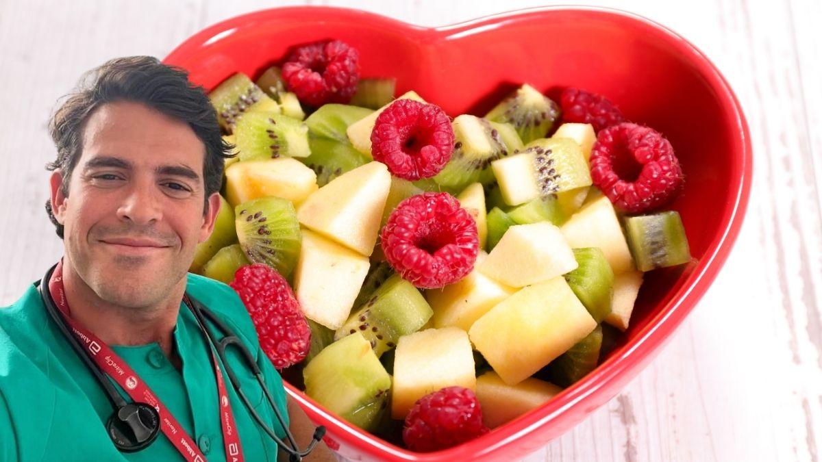 Aurelio Rojas, cardiólogo: “Si tomas kiwi, frutos rojos o manzana por la noche, dormirás mejor y cuidarás tu corazón”
