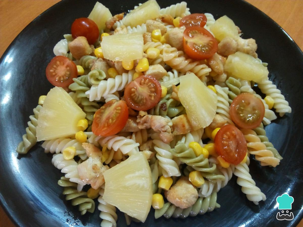 Receta de Ensalada de pasta con pollo y piña