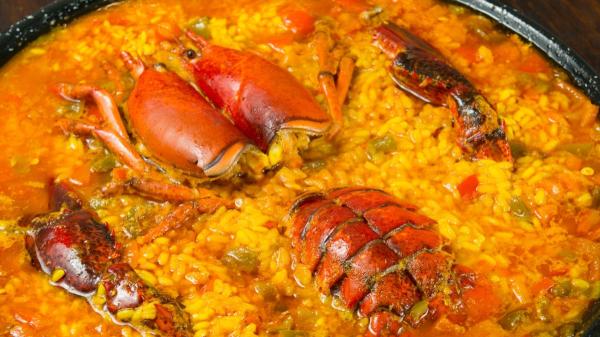 Los cocineros alicantinos coinciden: “El arroz meloso no se hace con agua, sino con caldo de bogavante y pescado de roca” - Cómo hacer un arroz meloso perfecto paso a paso