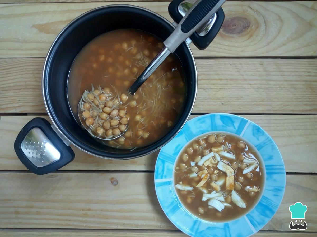 Receta de Sopa de garbanzos y fideos