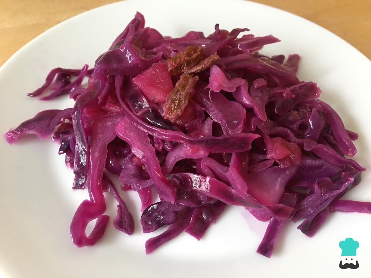 Receta de Col lombarda con manzana y pasas